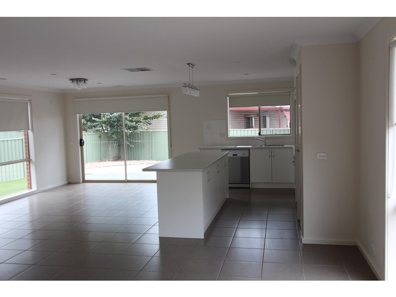 18 May Street, Kangaroo Flat VIC 3555