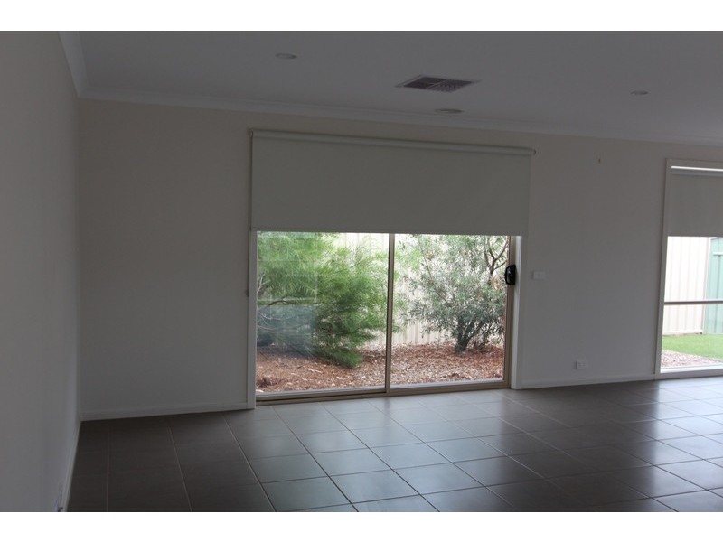 18 May Street, Kangaroo Flat VIC 3555