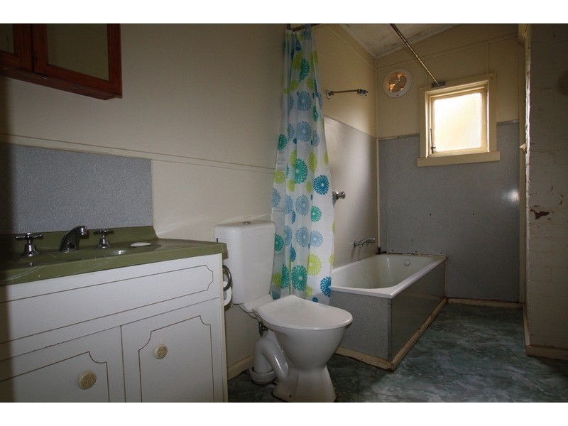 5 Beech  Street, Golden Square VIC 3555