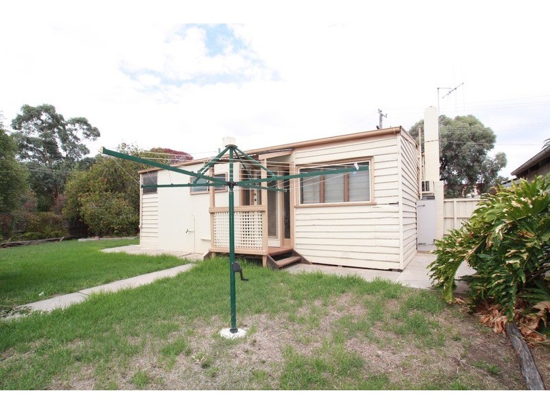 5 Beech  Street, Golden Square VIC 3555