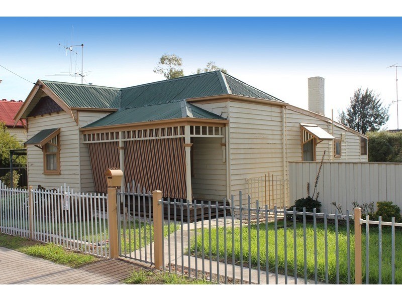 5 Beech  Street, Golden Square VIC 3555