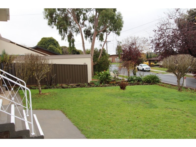 63 Putnam Avenue, Strathdale VIC 3550