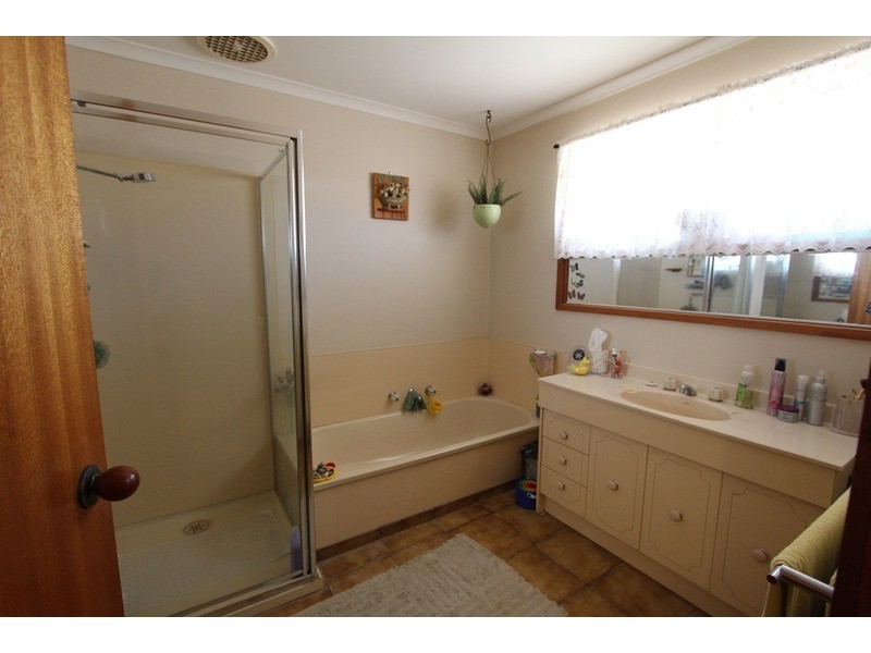 239 North Harcourt Road, Harcourt North VIC 3453