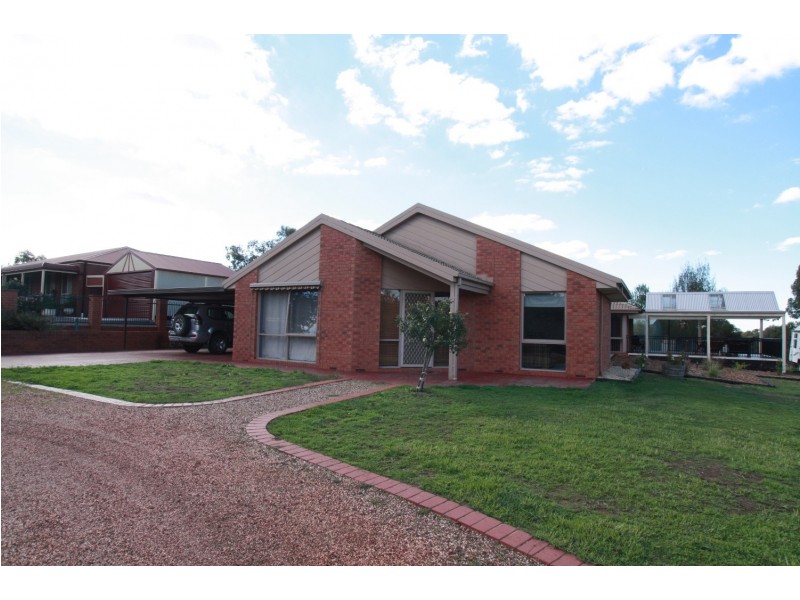 33 Emmaline Drive, Maiden Gully VIC 3551