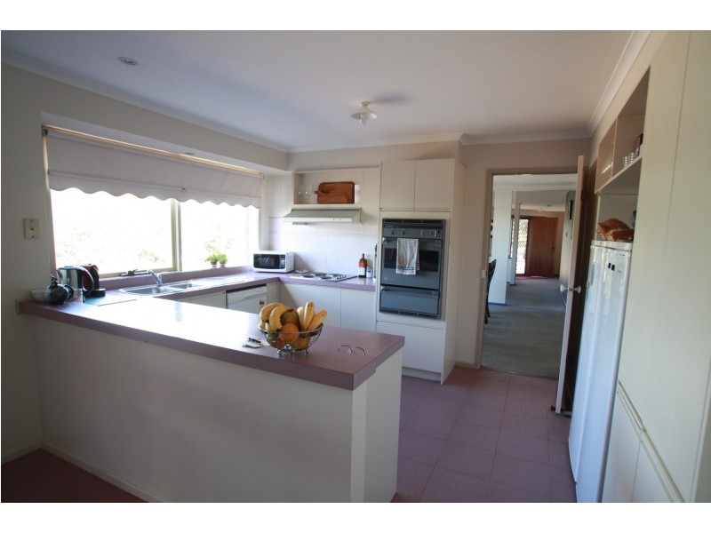 33 Emmaline Drive, Maiden Gully VIC 3551