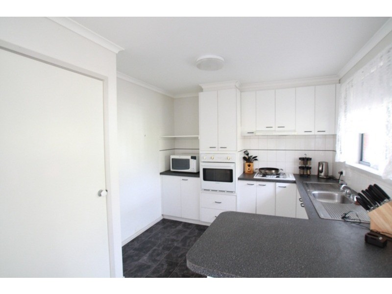 2/24 Retreat Road, Flora Hill VIC 3550