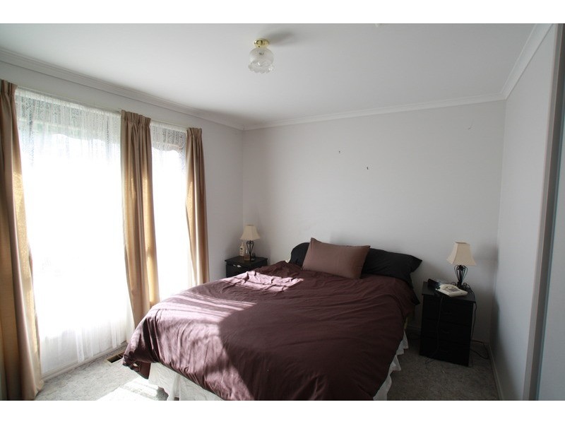 2/24 Retreat Road, Flora Hill VIC 3550