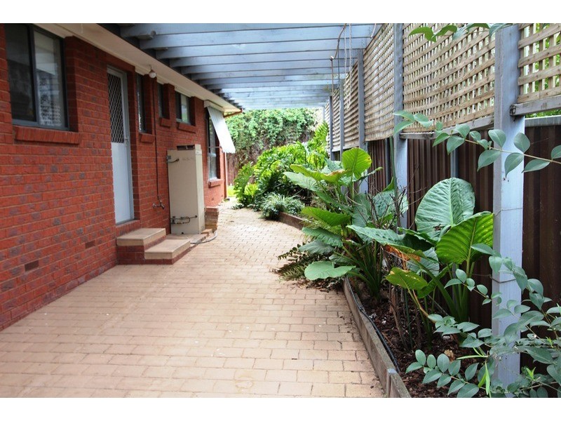 2/24 Retreat Road, Flora Hill VIC 3550