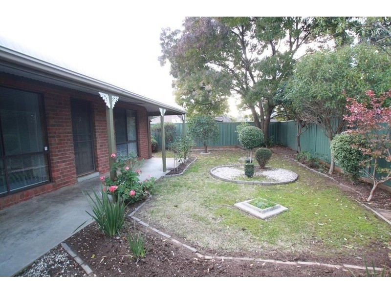 2/13 Louey Drive, White Hills VIC 3550