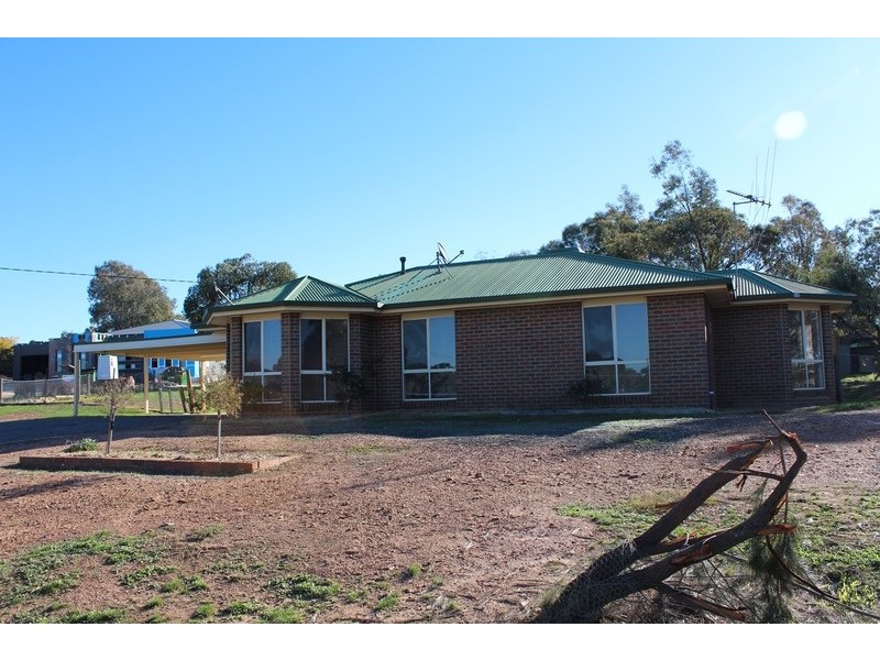 8 Settlers Place, Maiden Gully VIC 3551