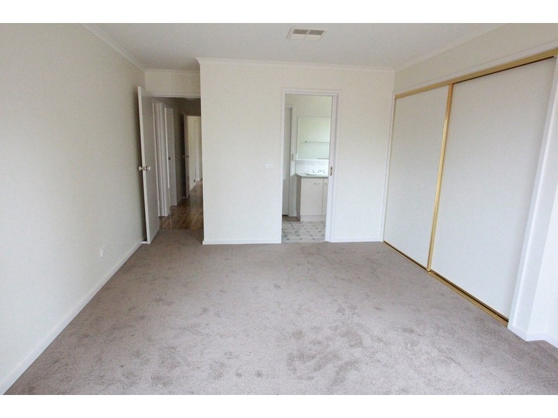 8 Settlers Place, Maiden Gully VIC 3551