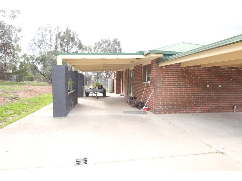 8 Settlers Place, Maiden Gully VIC 3551