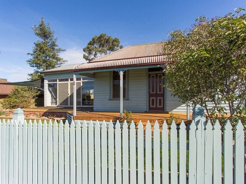 9 Knape Street, Long Gully VIC 3550