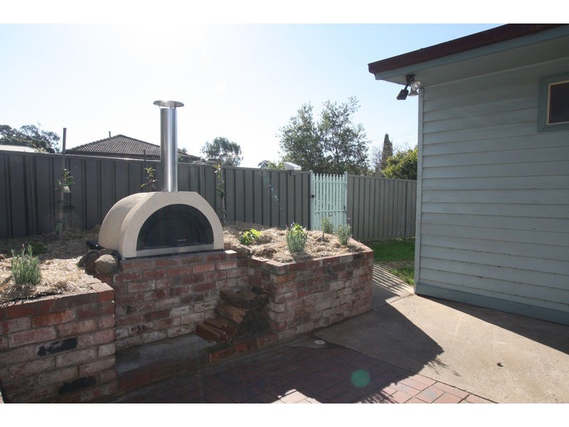 9 Knape Street, Long Gully VIC 3550