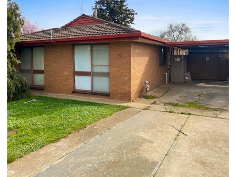 5 Graemar Court, Kangaroo Flat VIC 3555