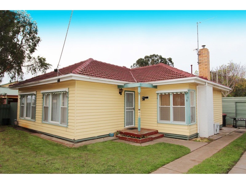 5 Chapel Street, Kangaroo Flat VIC 3555