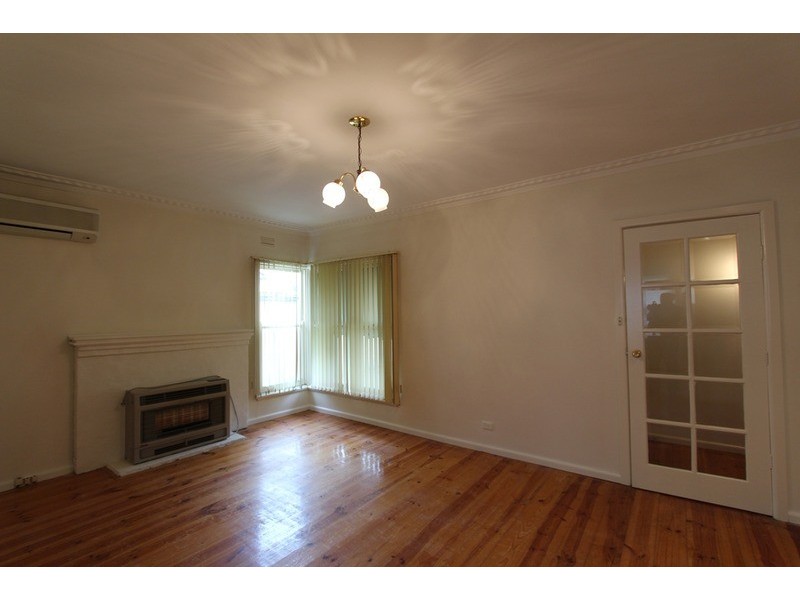 5 Chapel Street, Kangaroo Flat VIC 3555