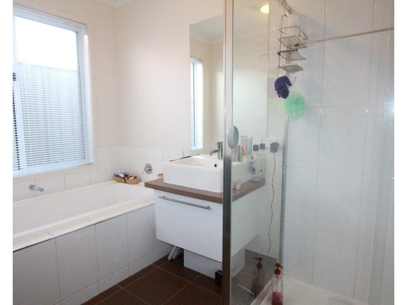 1 Highview Terrace, Kangaroo Flat VIC 3555