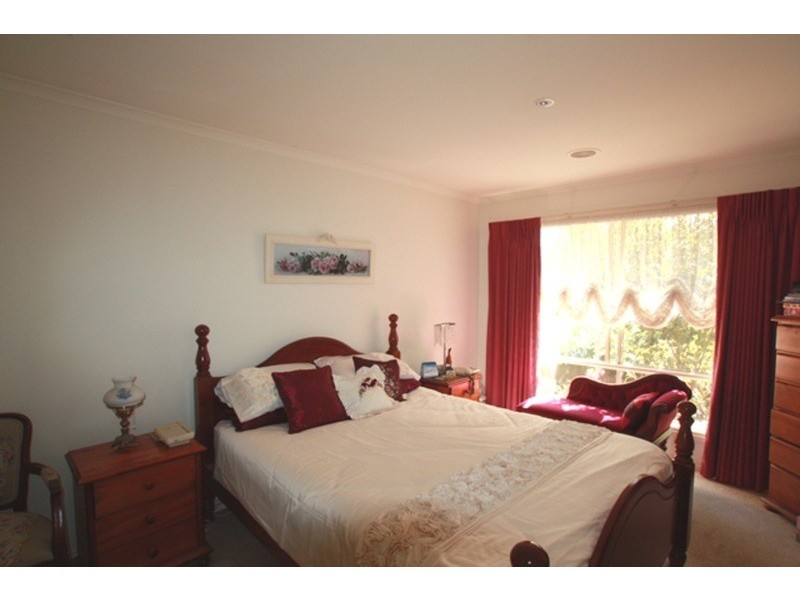 5 Sandstone Rise, Strathdale VIC 3550