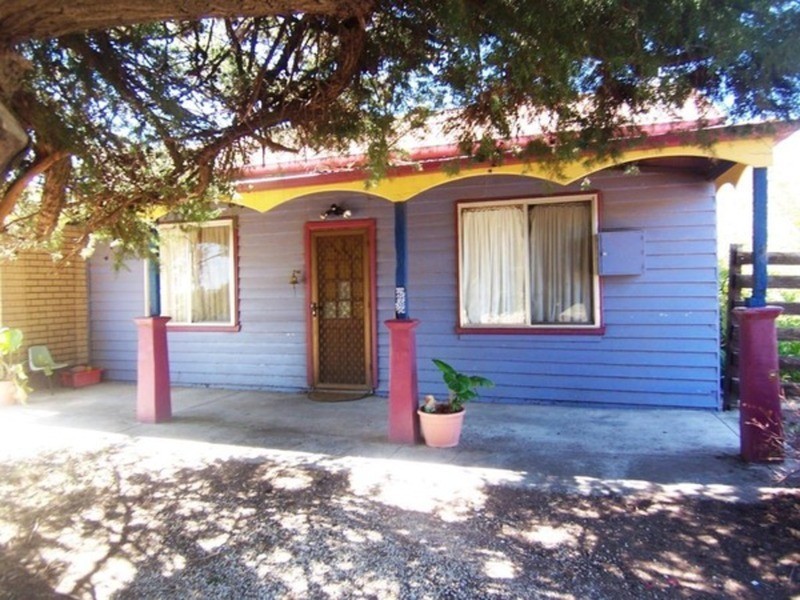 14 Robinson Street, Long Gully VIC 3550