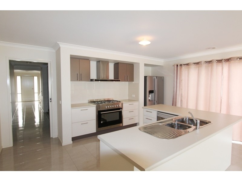 27 Belladonna Rise, Kangaroo Flat VIC 3555