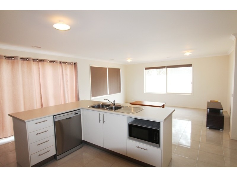 27 Belladonna Rise, Kangaroo Flat VIC 3555