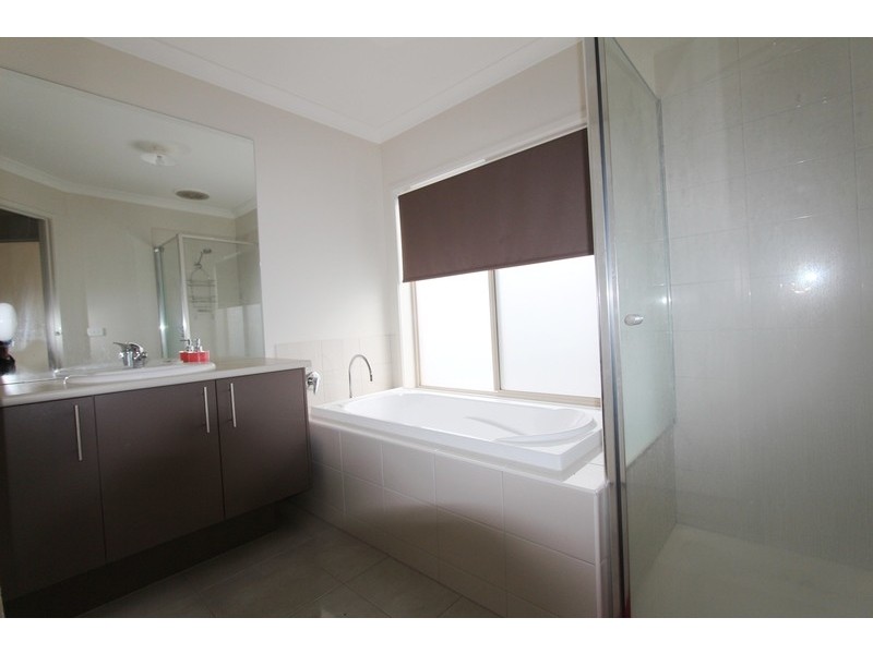 27 Belladonna Rise, Kangaroo Flat VIC 3555