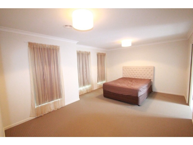 27 Belladonna Rise, Kangaroo Flat VIC 3555