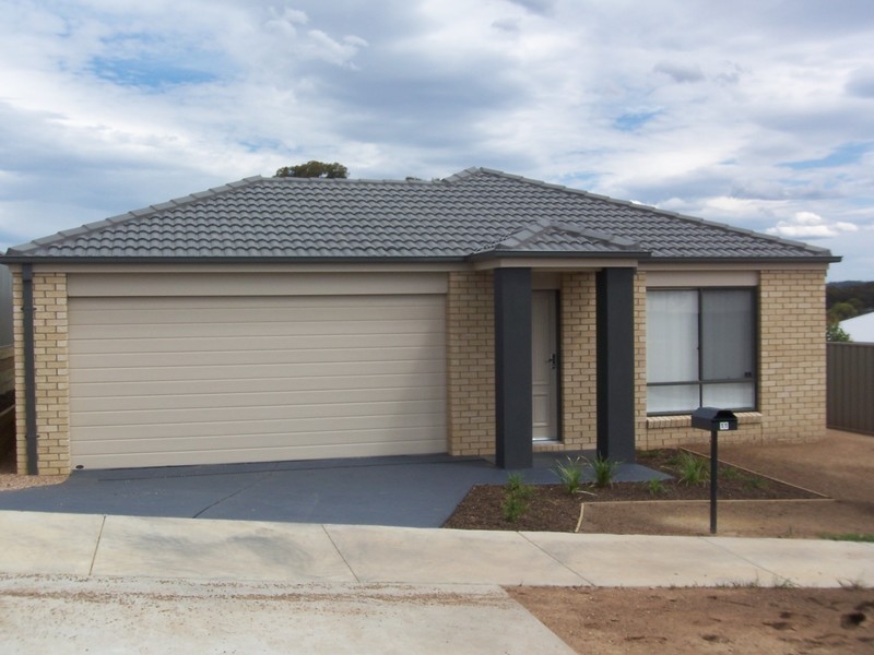 11 Trickett Court, Kangaroo Flat VIC 3555
