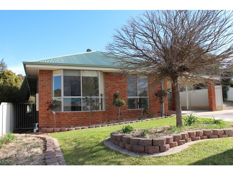 5 Anita Court, Kangaroo Flat VIC 3555