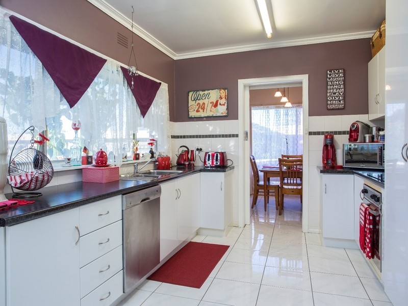 4 Park Street, Strathdale VIC 3550