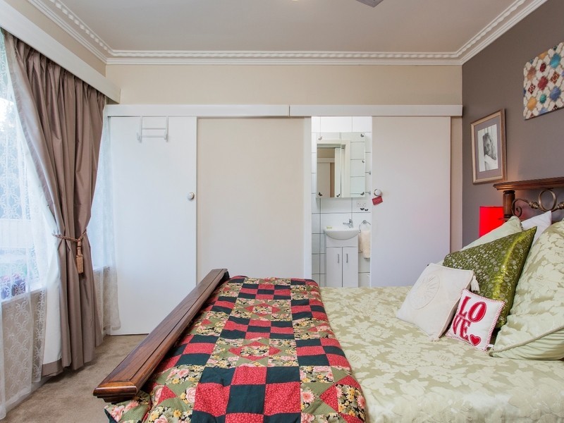 4 Park Street, Strathdale VIC 3550