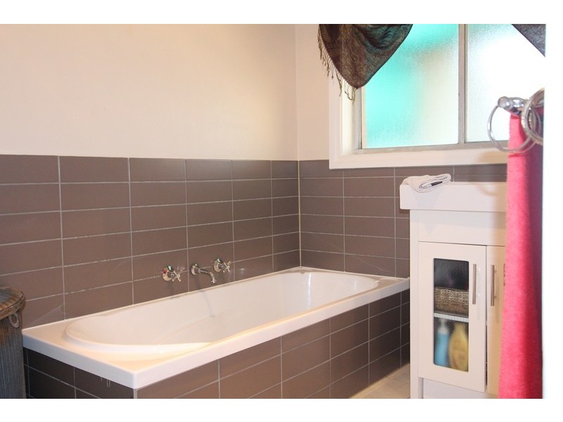 4 Park Street, Strathdale VIC 3550