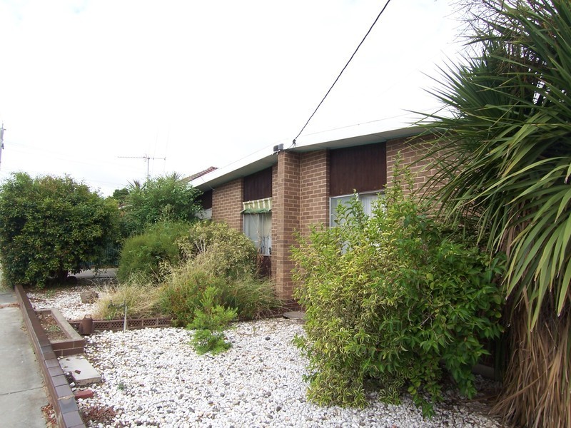 1 & 2/34a Curtin Street, Flora Hill VIC 3550