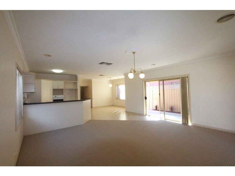 15b Somerville Street, Flora Hill VIC 3550