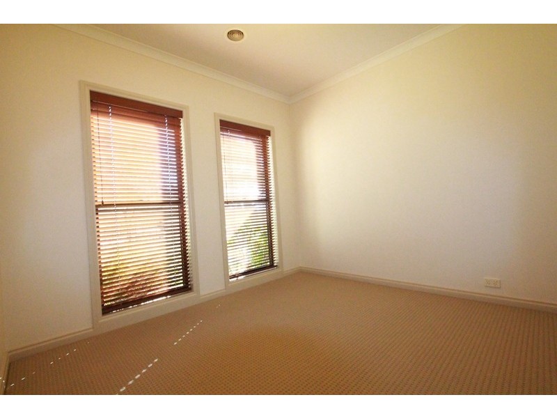 15b Somerville Street, Flora Hill VIC 3550