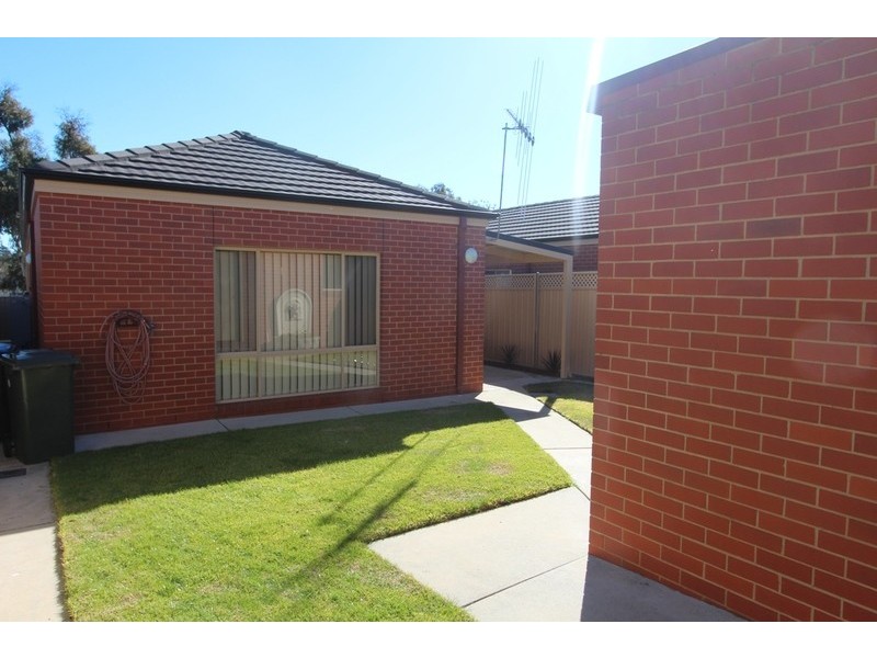 15b Somerville Street, Flora Hill VIC 3550