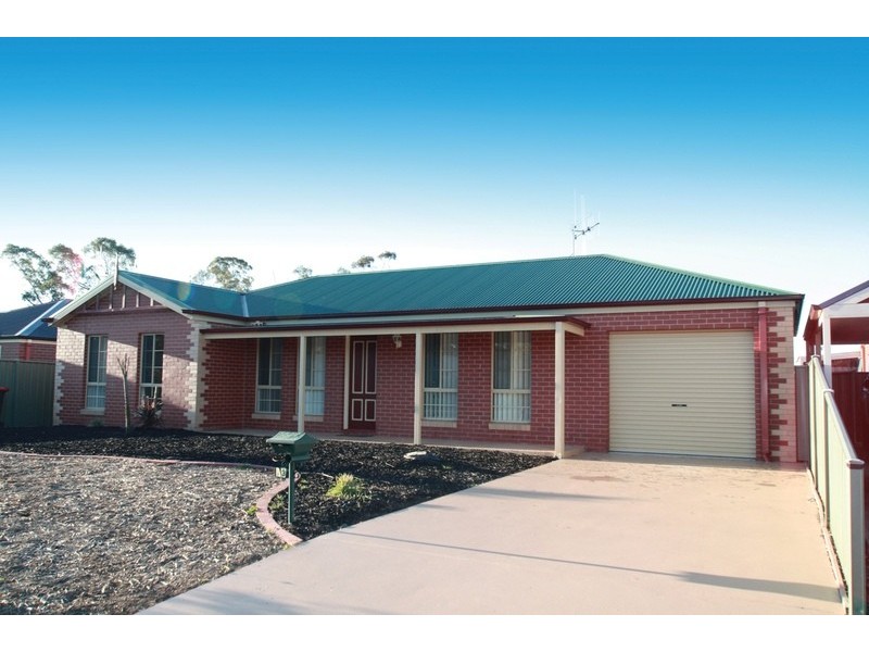 13 Chantelle Court, Kangaroo Flat VIC 3555