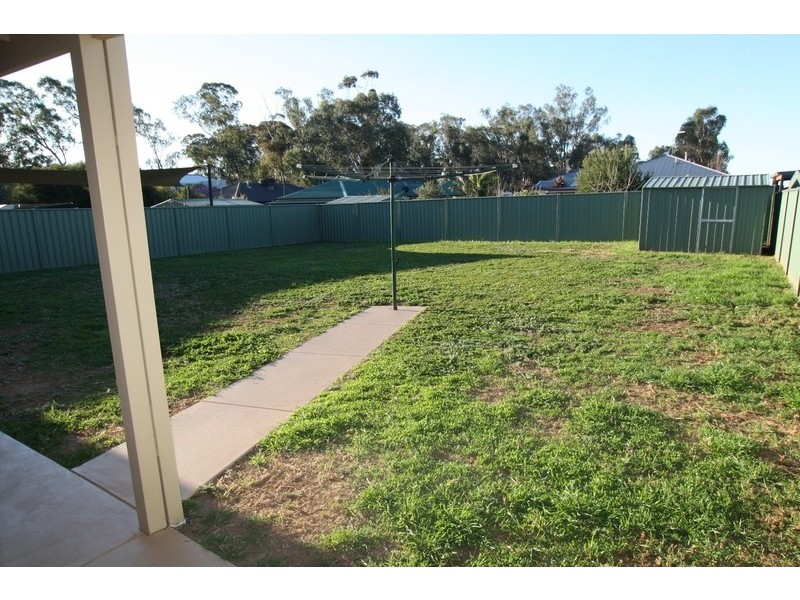 13 Chantelle Court, Kangaroo Flat VIC 3555
