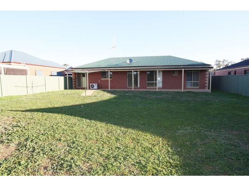 13 Chantelle Court, Kangaroo Flat VIC 3555