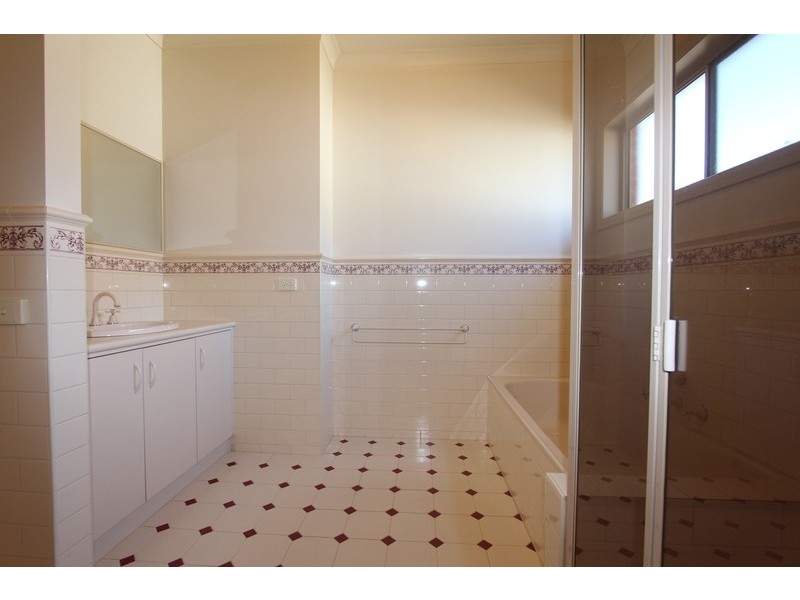 15b Somerville Street, Flora Hill VIC 3550