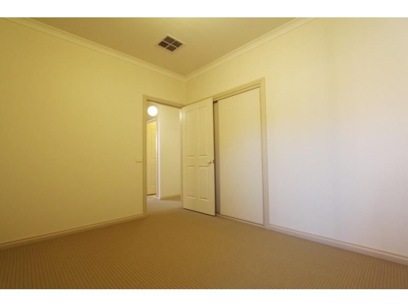 15b Somerville Street, Flora Hill VIC 3550