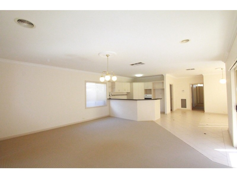 15b Somerville Street, Flora Hill VIC 3550