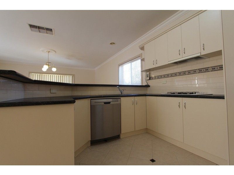 15b Somerville Street, Flora Hill VIC 3550