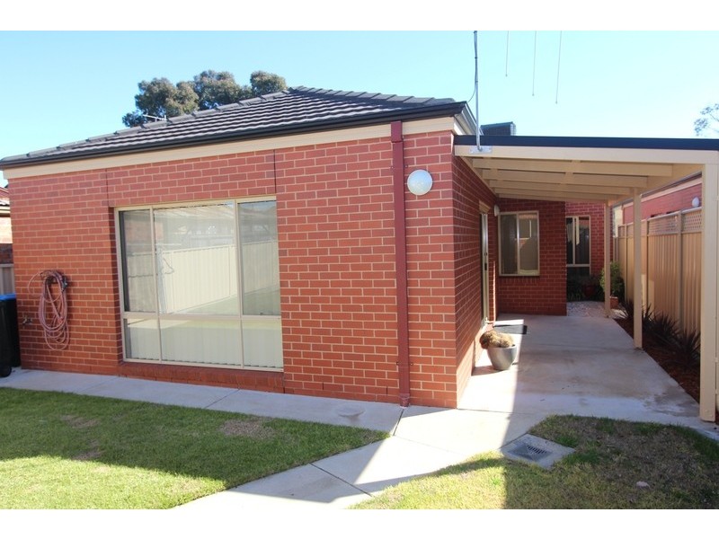 15b Somerville Street, Flora Hill VIC 3550