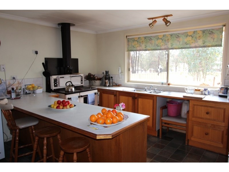 15 Clay Gully Court, Maiden Gully VIC 3551