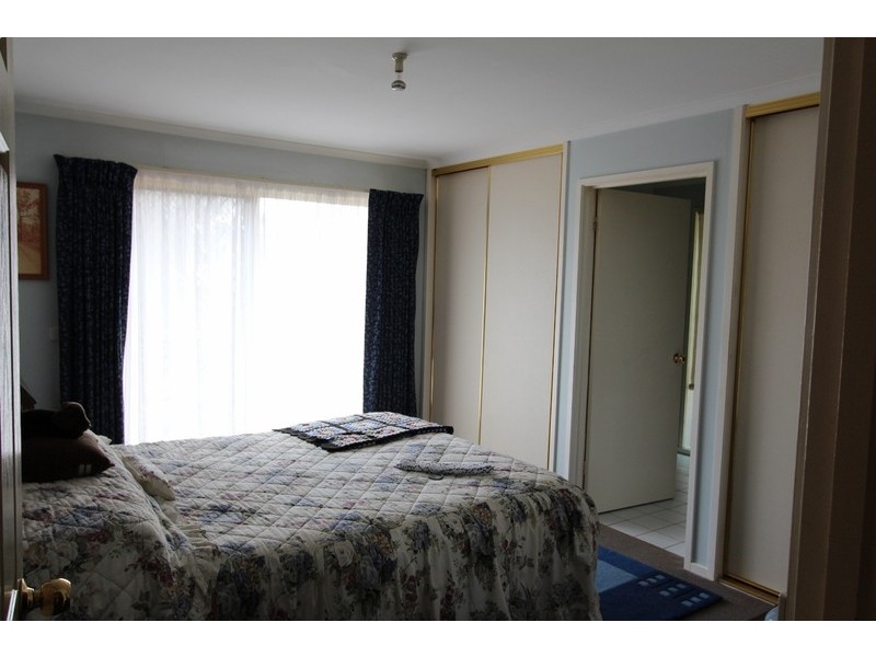 15 Clay Gully Court, Maiden Gully VIC 3551