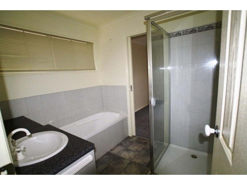 11 Goodenia Avenue, Kangaroo Flat VIC 3555