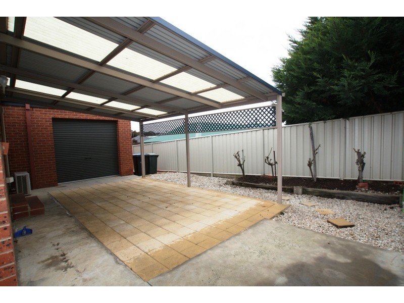 11 Goodenia Avenue, Kangaroo Flat VIC 3555