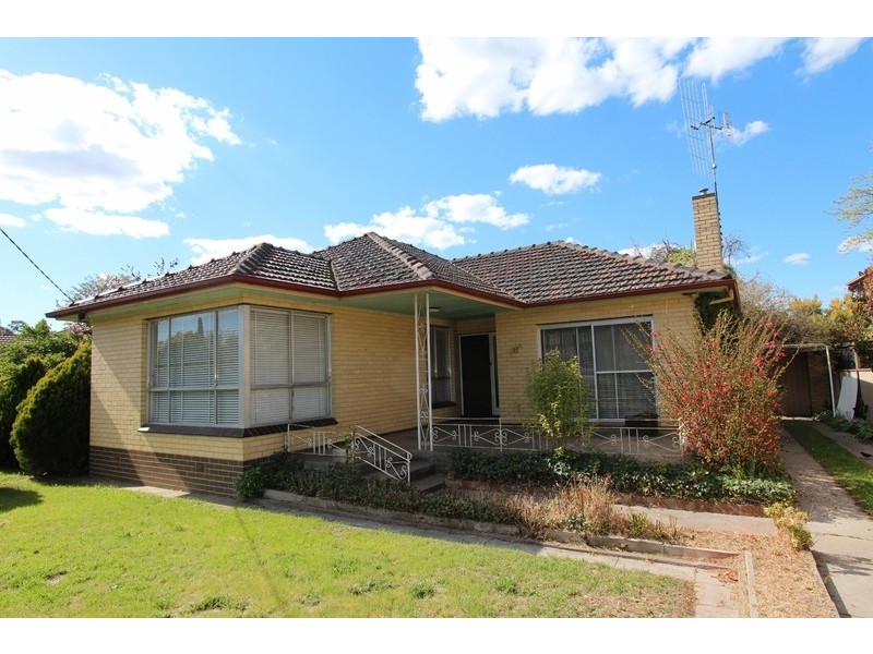 13 Oak Street, Golden Square VIC 3555